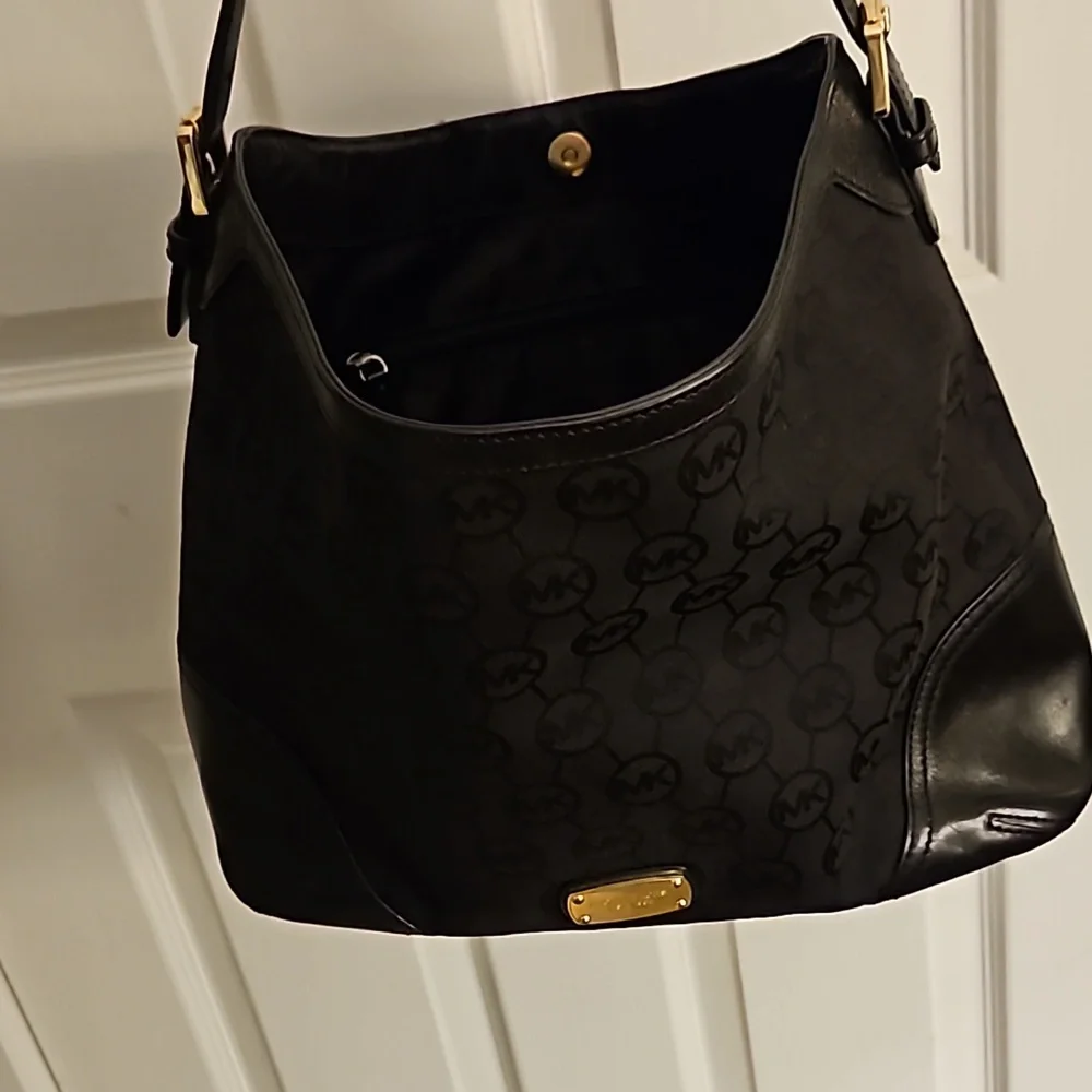 Michael Kors black tote purse - Picture 4 of 6